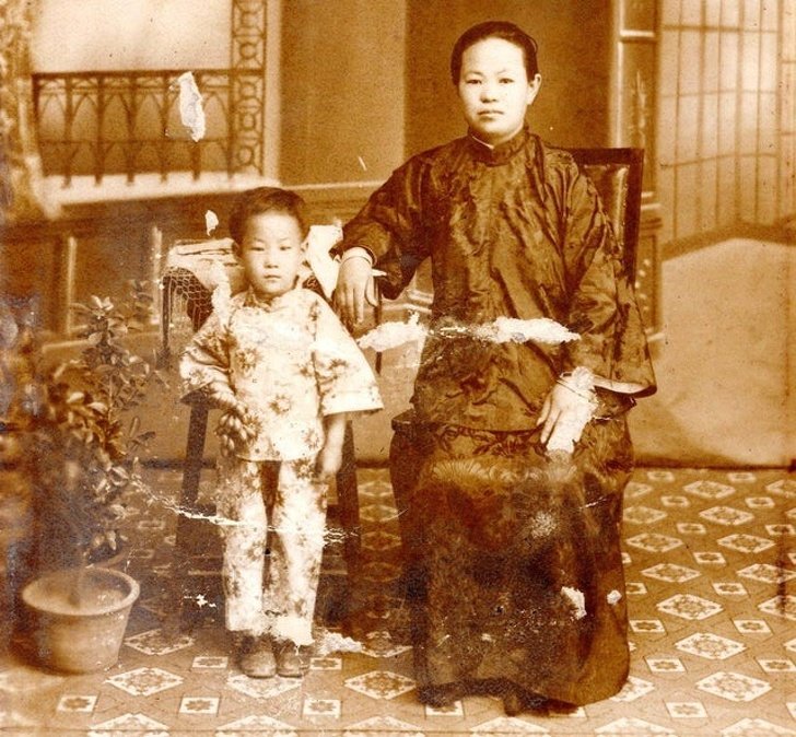 15 Amazing Family Pictures That Has Precious Old Stories